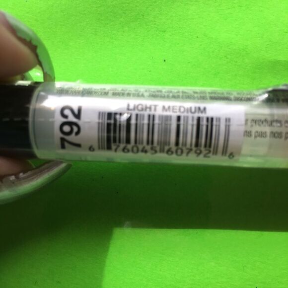 Lite bright whipped brightening concealer 792 🛍 bundle for a discount - Picture 4 of 4